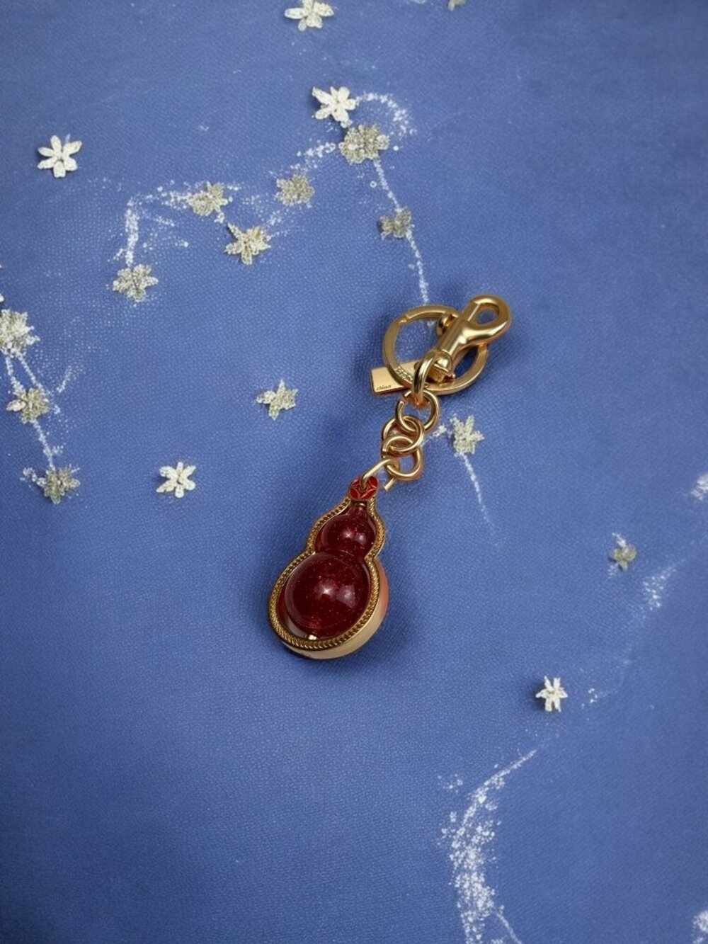 🌸Coach Elegant Red and Gold Keychain - Picture 3 of 8